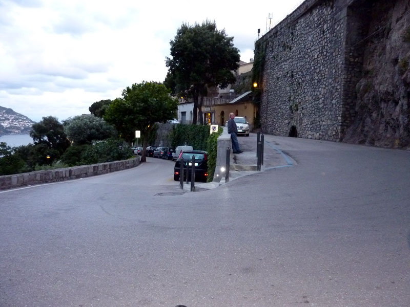 main road into Positano